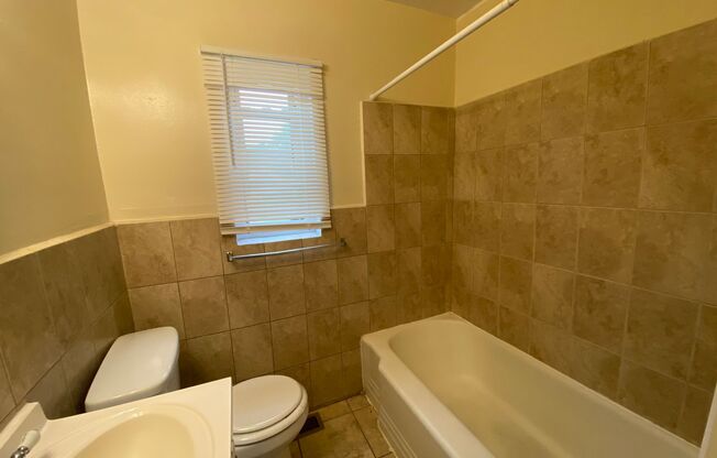 1 bed, 1 bath, $995, Unit 2609A