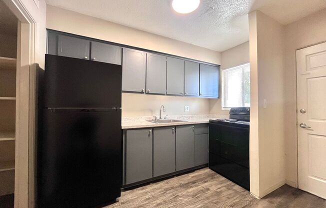 2 beds, 1 bath, 900 sqft, $1,599, Unit 4100-40