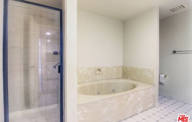 1854 S BEVERLY GLN BLVD