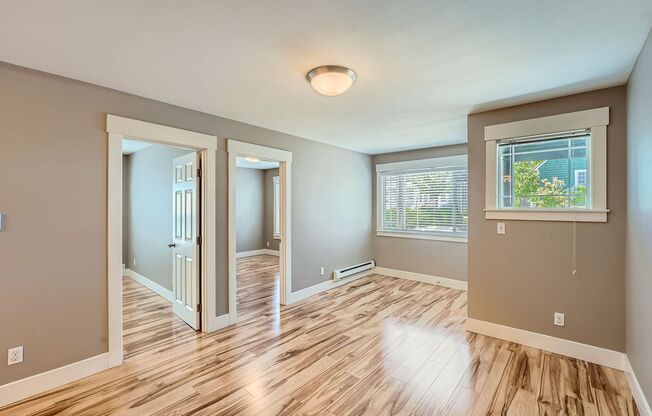 Amazing 3bed/1bath Fourplex with Backyard!