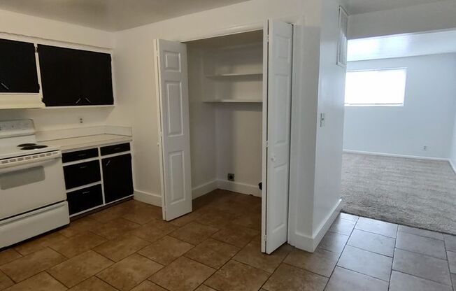 2 beds, 1 bath, 900 sqft, $825, Unit 3