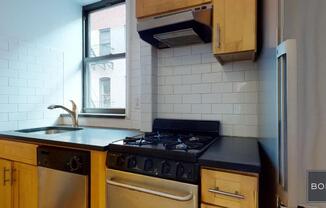 2 beds, 1 bath, $3,300, Unit 5H