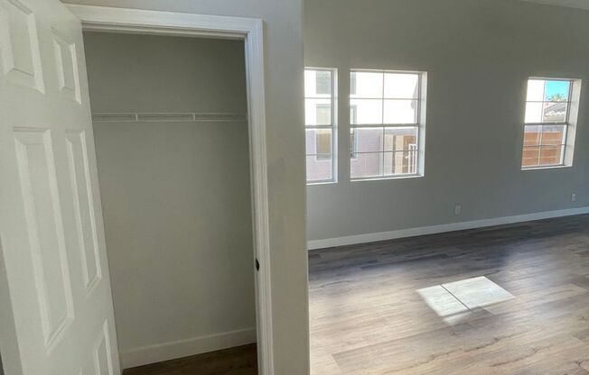 Beautiful 4 bedroom home located in the Shores