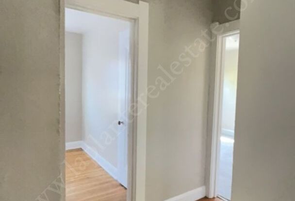 3 beds, 1 bath, $1,300