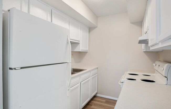 2 beds, 1 bath, $775, Unit 14