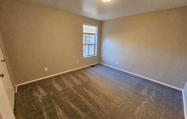 2 beds, 1 bath, 864 sqft, $1,295, Unit Unit 42