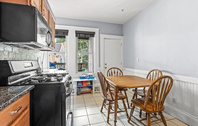 4 beds, 1 bath, 1,210 sqft, $3,000, Unit 3
