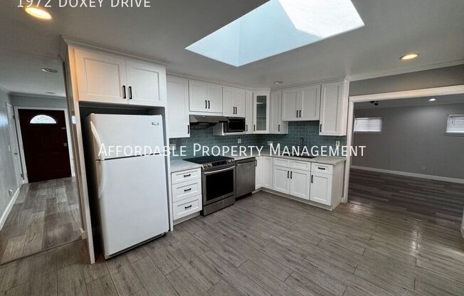 1972 DOXEY DR