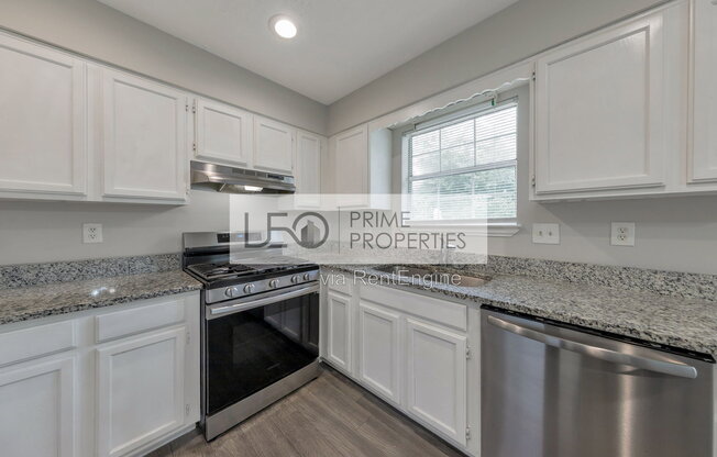 1008 HUNTINGTON TRCE SE