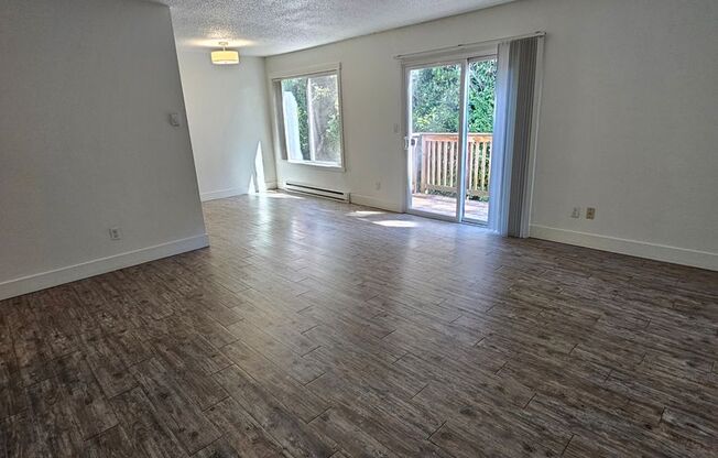 2 beds, 1 bath, 915 sqft, $1,495, Unit 32