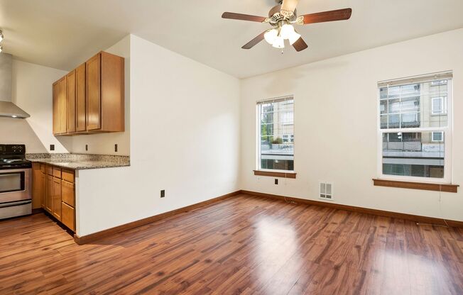 Studio, 1 bath, 359 sqft, $1,325, Unit 404
