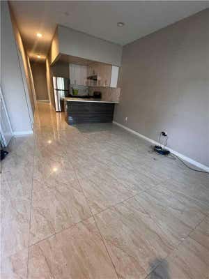 3 beds, 2 baths, 950 sqft, $2,900, Unit 1FL