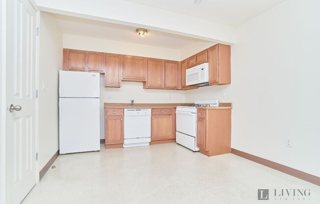 2462 BELMONT AVE
