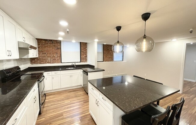 4 beds, 2 baths, $8,000, Unit 26