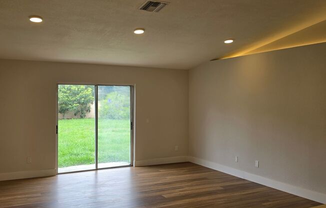 FOR RENT!!! SIMPLY STUNNING (REMODELED) 3 BEDROOM 2 BATH SINGLE FAMILY HOME...