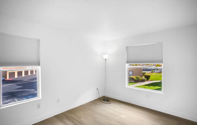 3 beds, 2 baths, $1,570, Unit # 2084