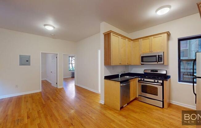 212 Grand St