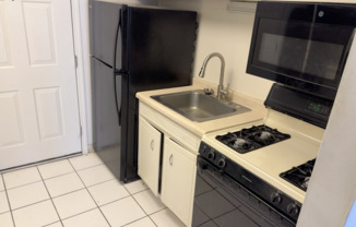Studio, 1 bath, 475 sqft, $1,300, Unit 321