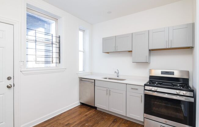 3 beds, 2 baths, 1,250 sqft, $2,700, Unit 6573-3