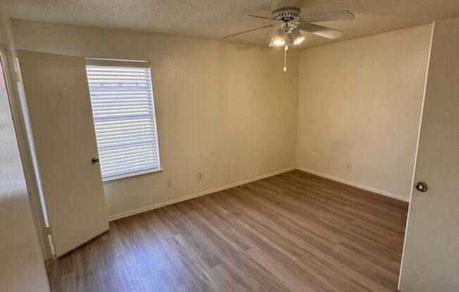 1 bed, 1 bath, 700 sqft, $1,024, Unit LAW11-221