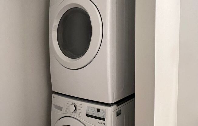 Studio, 1 bath, 655 sqft, $1,425, Unit WR 305-425