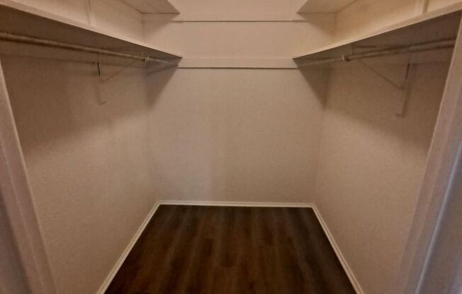 1 bed, 1 bath, 625 sqft, $840, Unit 9727E