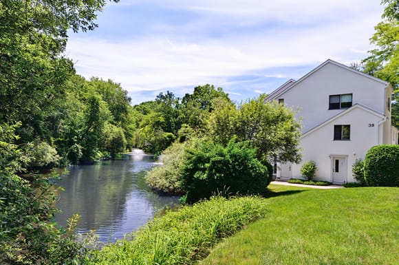 EXPLORE THE BEAUTY OF 
PUTNAM GREEN.