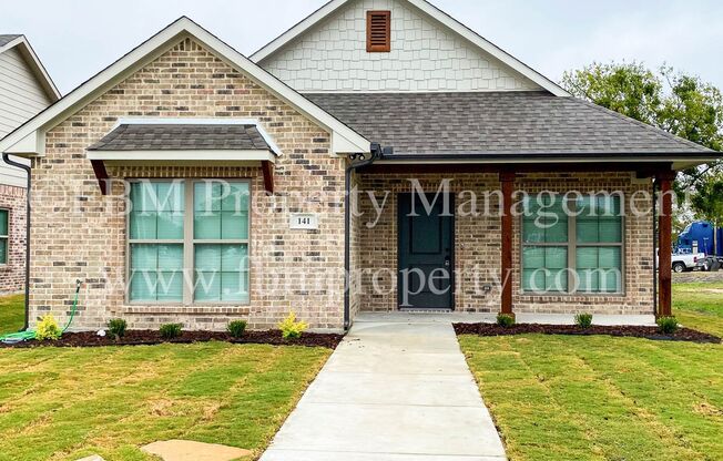 141 N Stacks - Beautiful 3 Bedroom, 2 Bathroom Brick Home in Palmer, TX