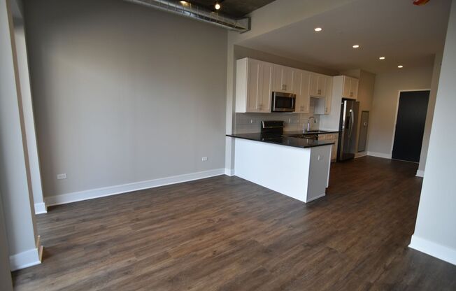 1 bed, 1 bath, 642 sqft, $3,160, Unit 3833-417