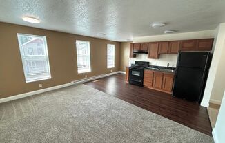 2 beds, 1 bath, $1,300, Unit 4 A