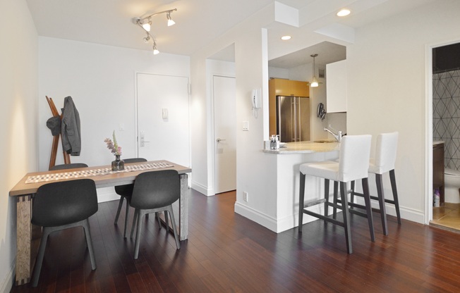 1 bed, 1 bath, $4,250, Unit 24D