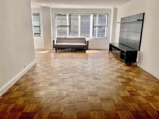 77 W 55 ST