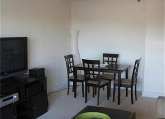 2 beds, 1.5 baths, 728 sqft, $3,250, Unit 303
