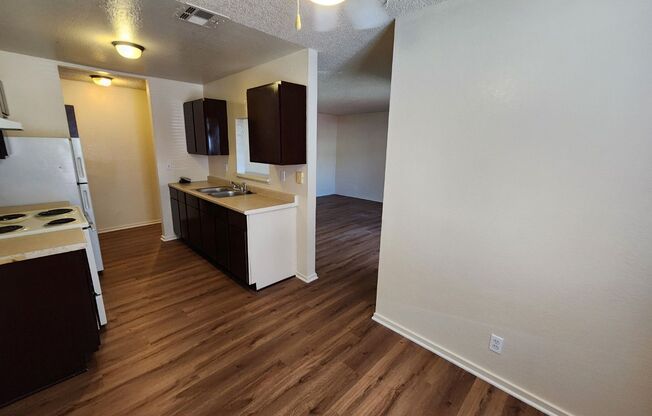 2 beds, 2 baths, 918 sqft, $1,175, Unit Unit B