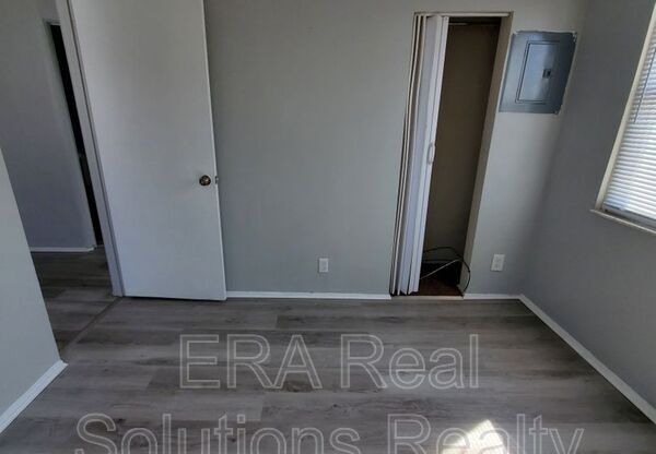 2 beds, 1 bath, 718 sqft, $795