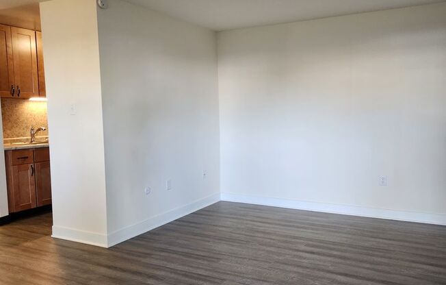 1 bed, 1 bath, 637 sqft, $1,195, Unit GL27001