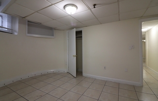 2 beds, 1 bath, $2,895, Unit B3