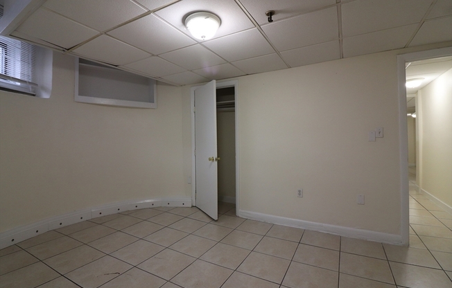 2 beds, 1 bath, $2,895, Unit B3
