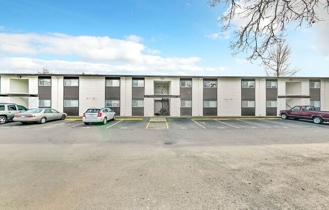 2 beds, 1 bath, 880 sqft, $1,395, Unit #1