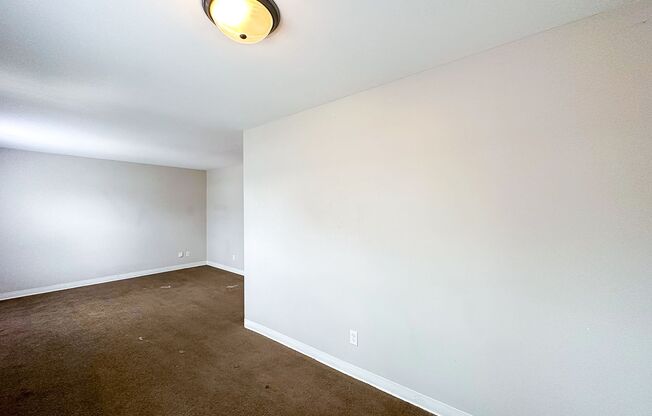 2810 Adams