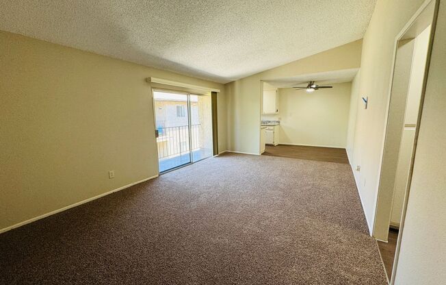 Move in Special 2 Weeks Rent Free, Beautiful, Newly Renovated in Santa Clarita, CA.