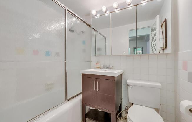 1 bed, 1 bath, 860 sqft, $4,100, Unit 2G