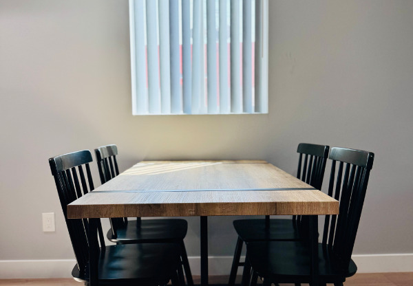 1265 E ADAMS BOULVEDARD