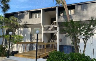 Beautiful Lakefront Condo!
