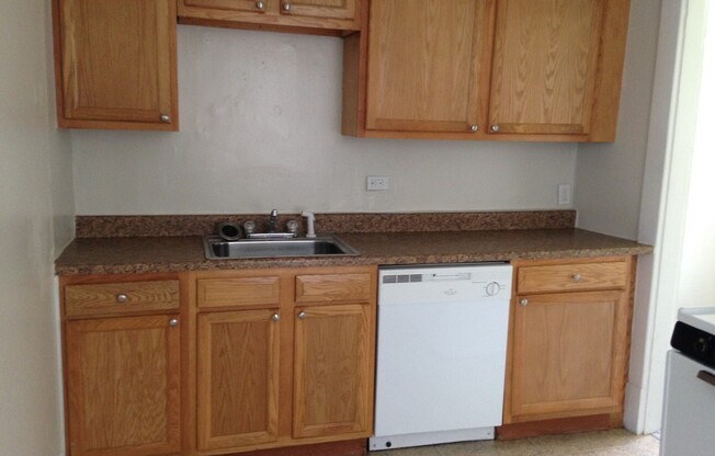 3 beds, 1 bath, $2,200