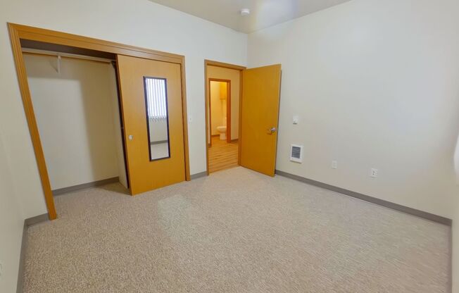 3 beds, 1.5 baths, $2,000, Unit 8