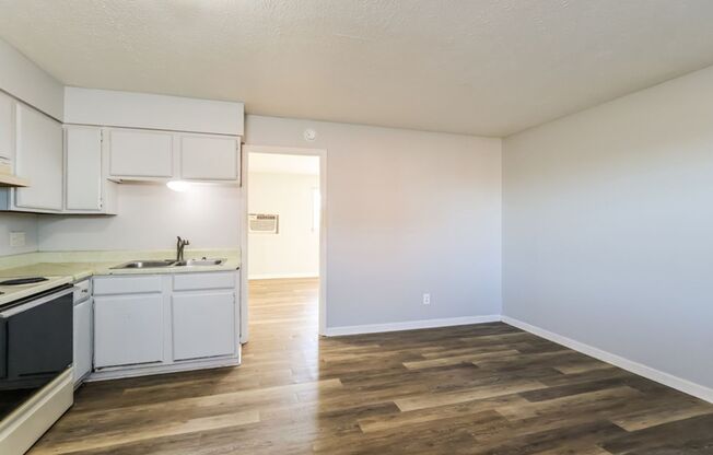 1 bed, 1 bath, 560 sqft, $665, Unit A06