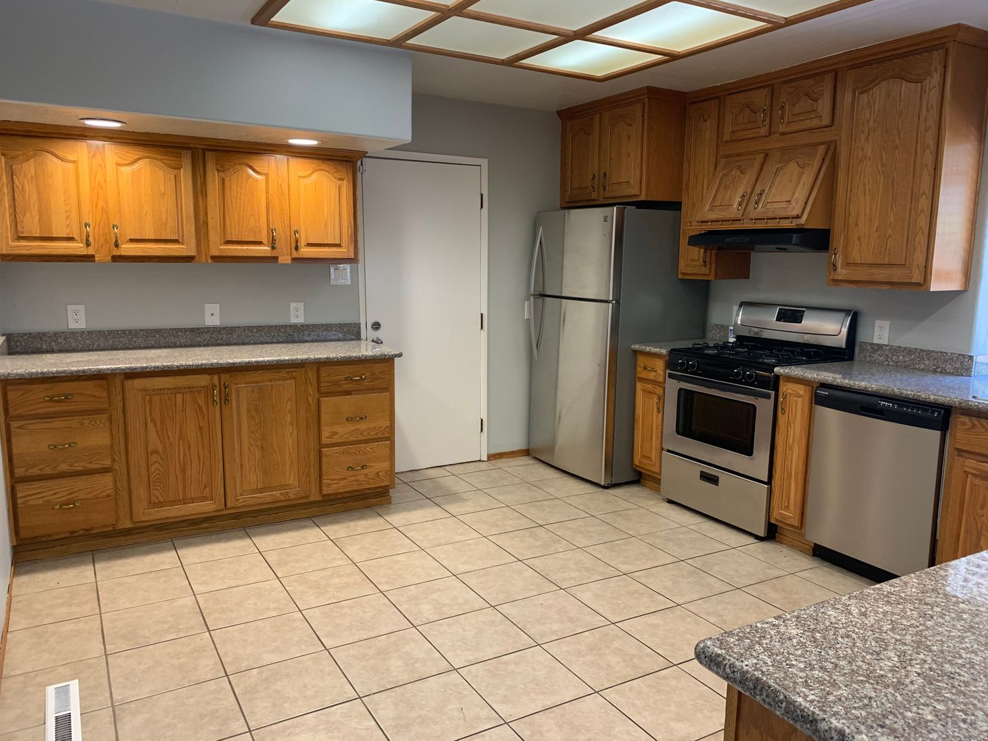 Spacious 4 Bedroom 2 Bath Santa Clara Home w/Covered Patio and Yard
