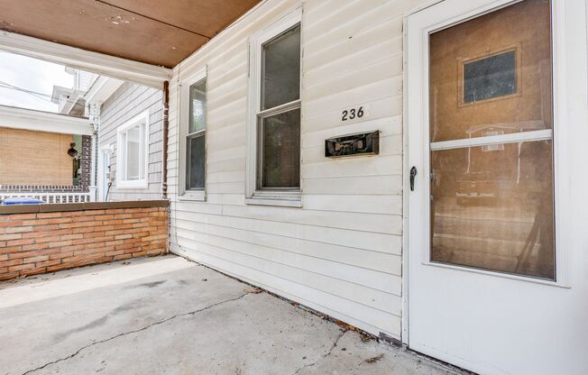 AVAILABLE MAY 2026 - Excellent Mt Washington Location w/ 2 Spacious Bedrooms & Garage!