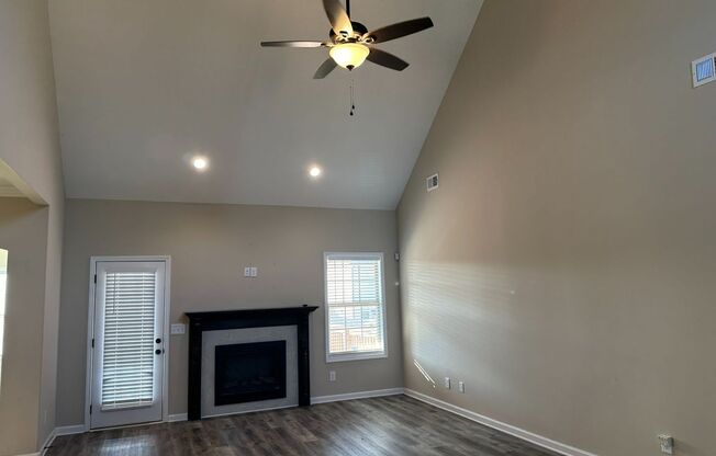 3 Bedroom Home with Massive Bonus Room for Rent!